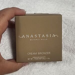 Anastasia Beverly Hills Cream Bronzer in Tan